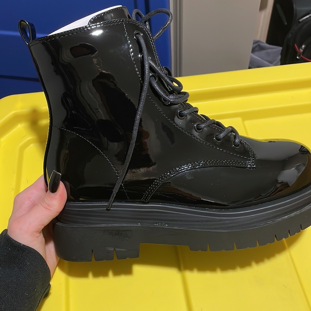 Brand new never worn size 6 platform combat boot